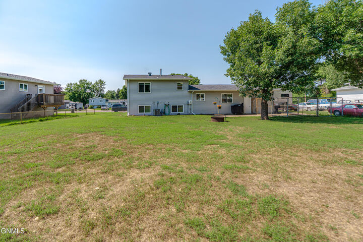Property Photo: 6 Brevet Place ND 58504