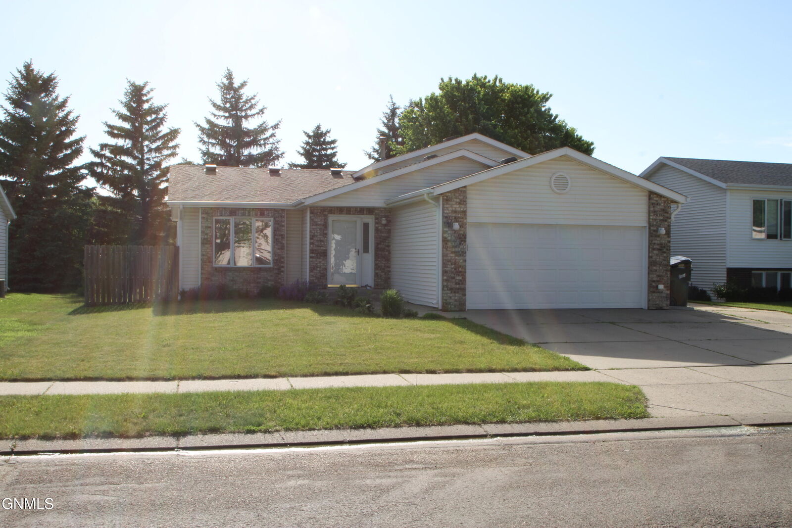 Property Photo:  2646 Lexington Drive  ND 58503 