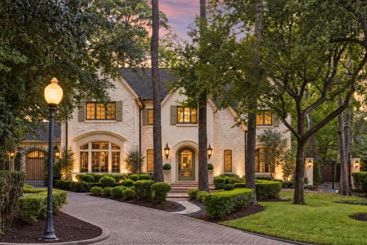 Property Photo: 918 Huntington Cove TX 77063