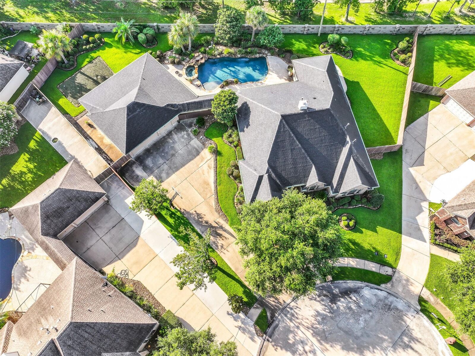 Property Photo:  906 High Ridge Circle  TX 77546 