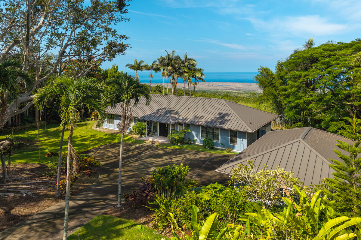 Property Photo:  73-4767 Halolani St  HI 96740 