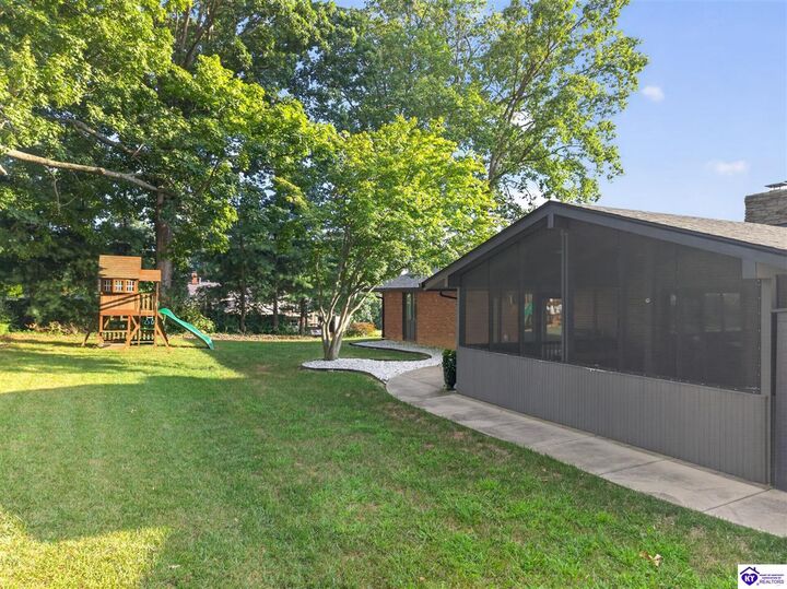Property Photo:  221 Cherokee Boulevard  KY 42701 
