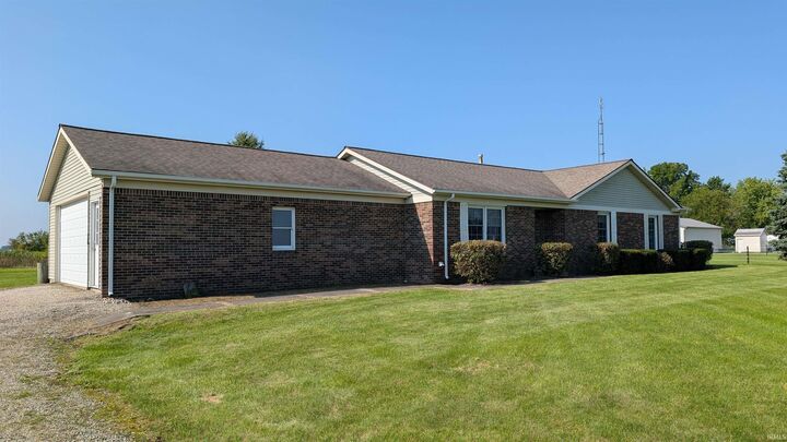 Property Photo: 400 E State Road 124 IN 46714