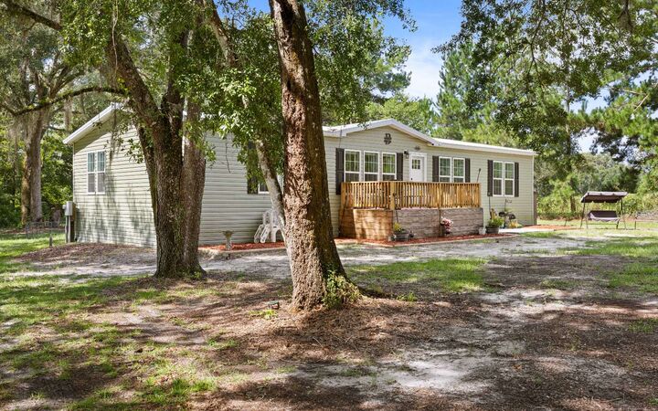Property Photo:  