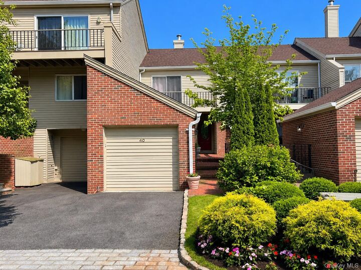 Property Photo:  40 Waterside Close  NY 10709 