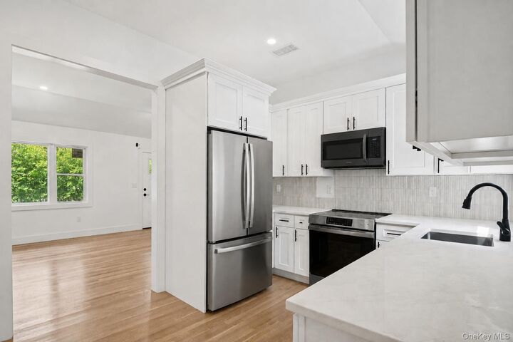 Property Photo:  426 Route 6N  NY 10541 