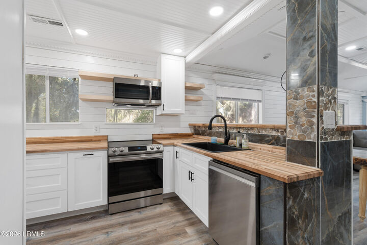 Property Photo:  102 Battery Lane 102  SC 29902 