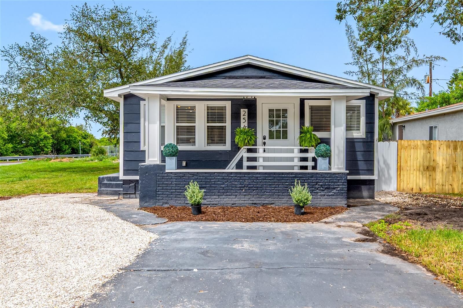 Property Photo:  2547 Kingston Street S  FL 33711 