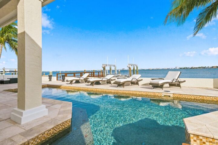 Property Photo:  504 55 Th Avenue  FL 33706 