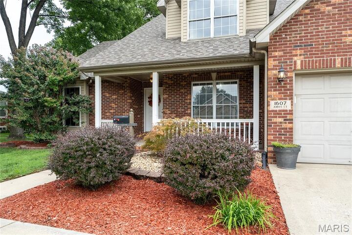 Property Photo:  1607 Amos Court  IL 62040 