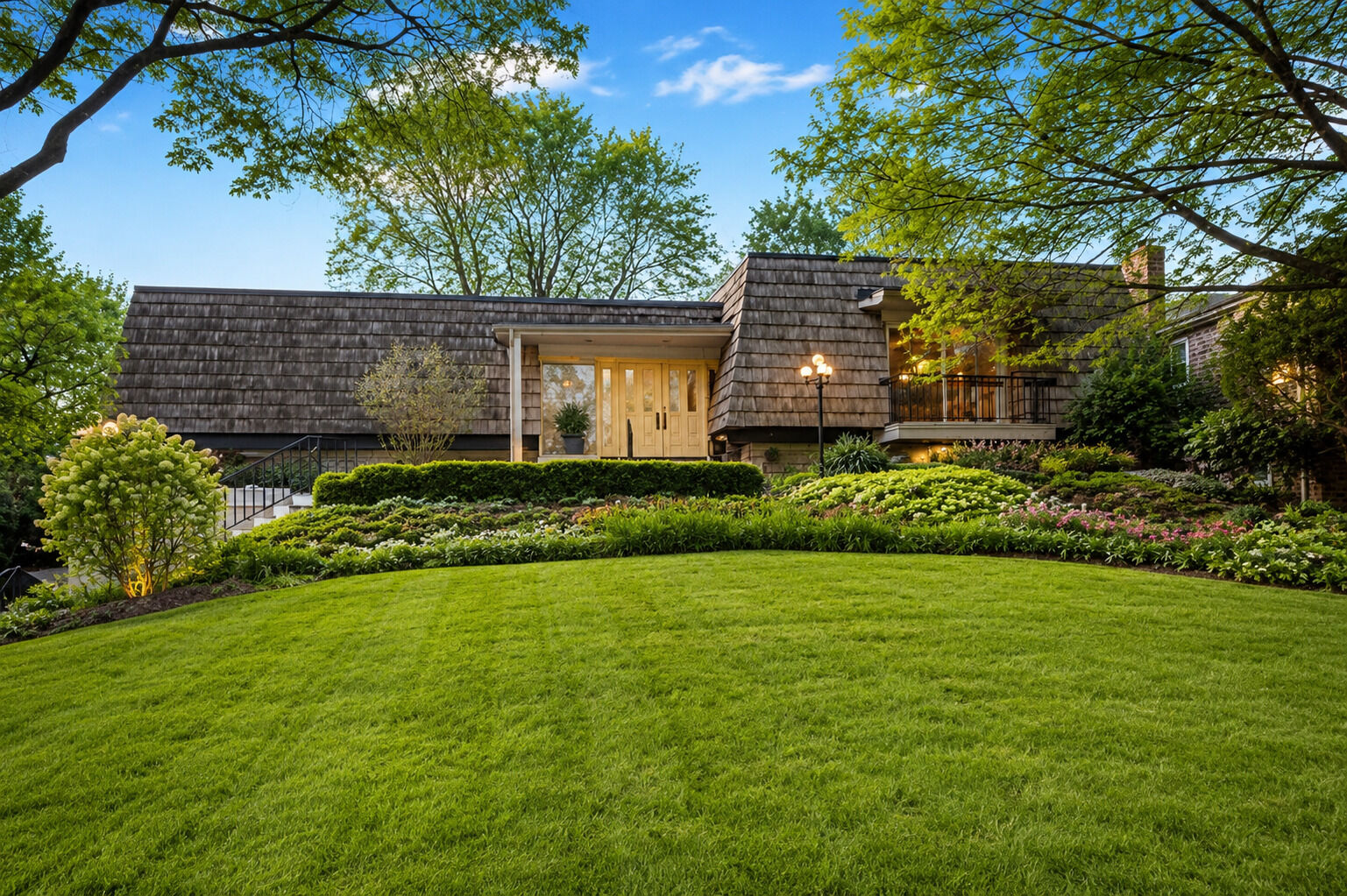 Property Photo:  130 Surrey Lane  IL 60527 
