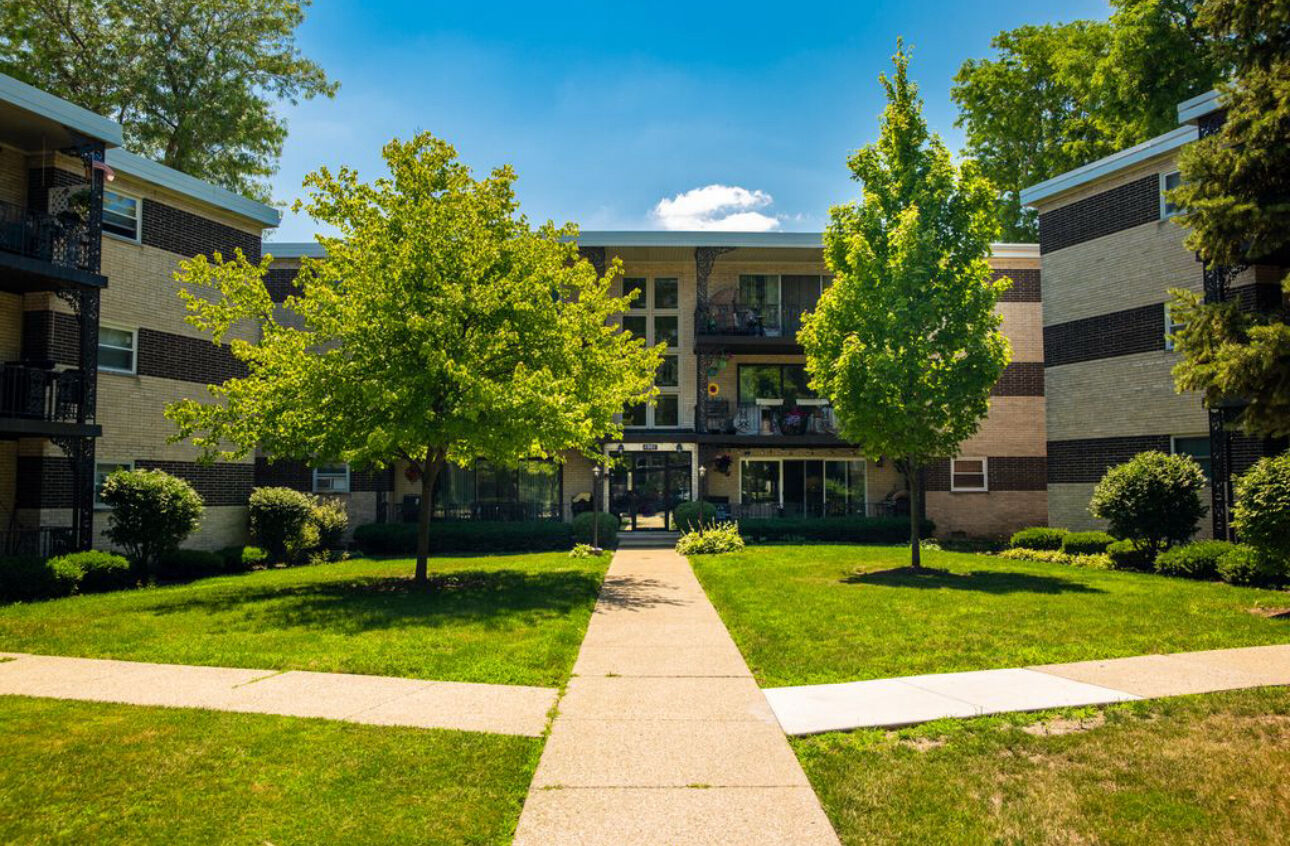 Property Photo: 1007 8th Avenue 10 IL 60525