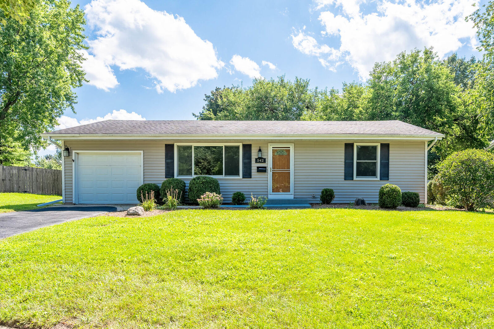Property Photo: 542 S 14th Street IL 60174
