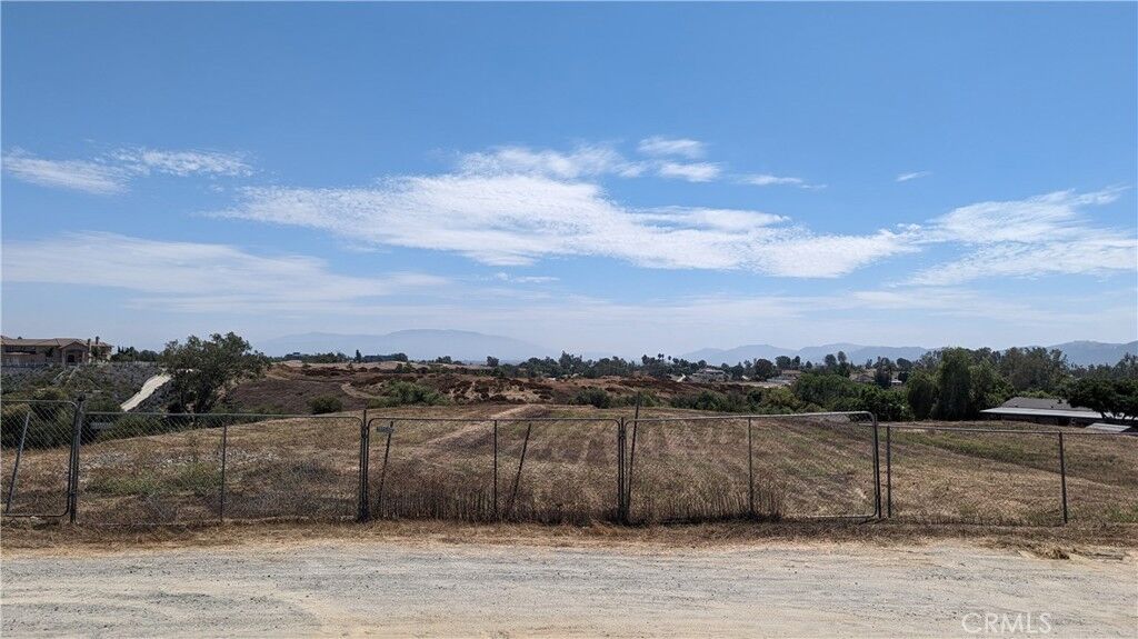 Property Photo:  7 Juniper Street  CA 92562 