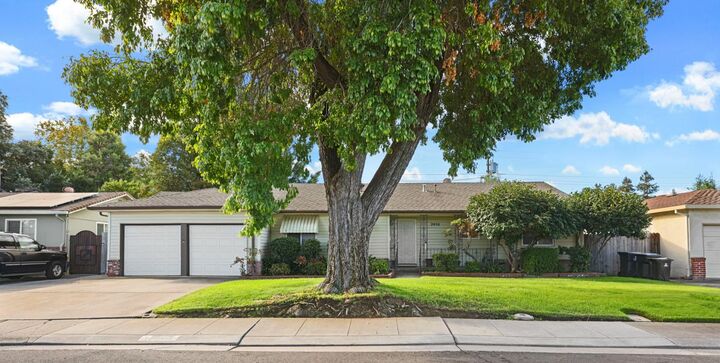 Property Photo:  2958 Elmwood Avenue  CA 95204 
