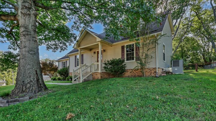 Property Photo: 1025 Hillshire Dr TN 37043