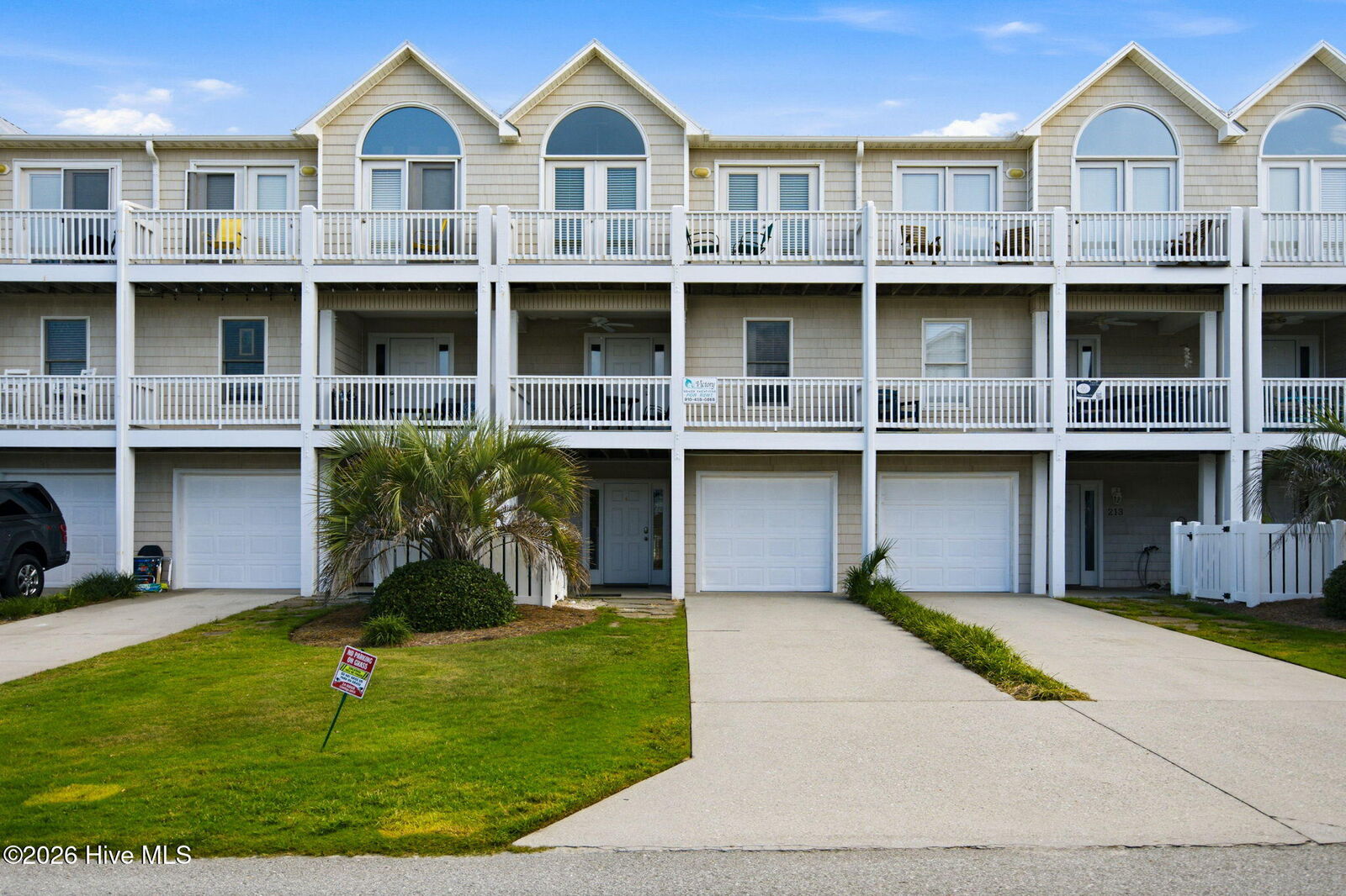 Property Photo:  209 N Avenue  NC 28449 