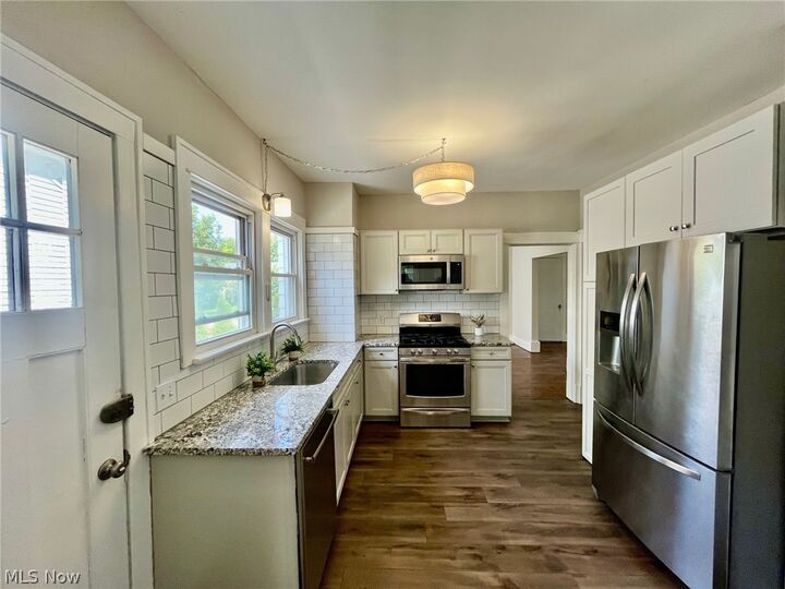 Property Photo: 1720 Beaconwood OH 44121