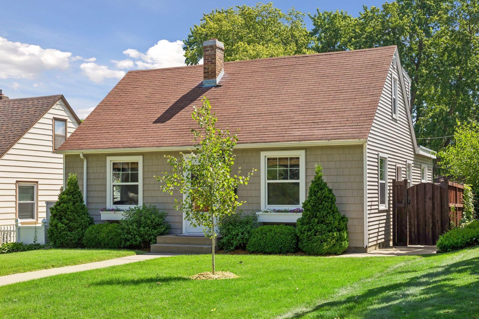 Property Photo:  2733 Georgia Avenue S  MN 55426 