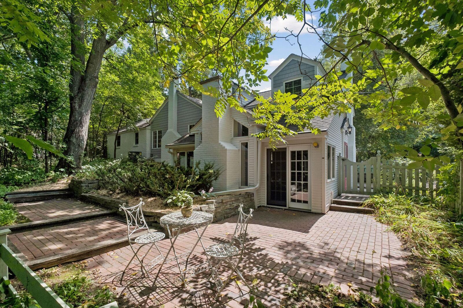 Property Photo:  15517 Excelsior Boulevard  MN 55345 