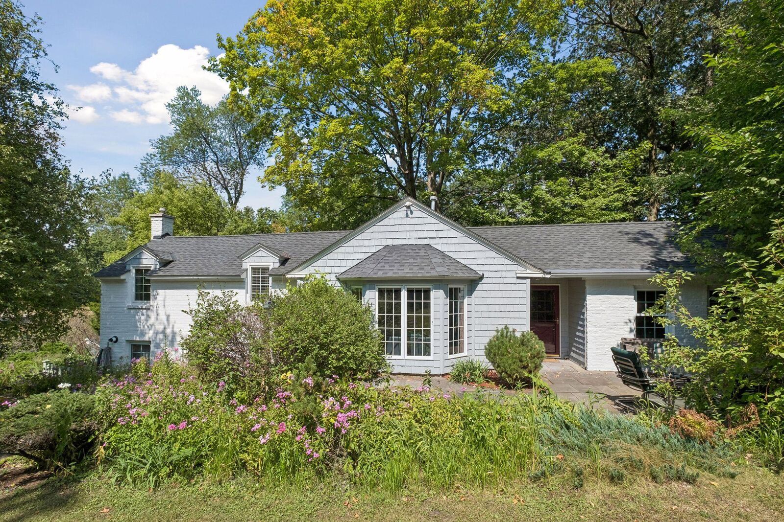 Property Photo:  15517 Excelsior Boulevard  MN 55345 