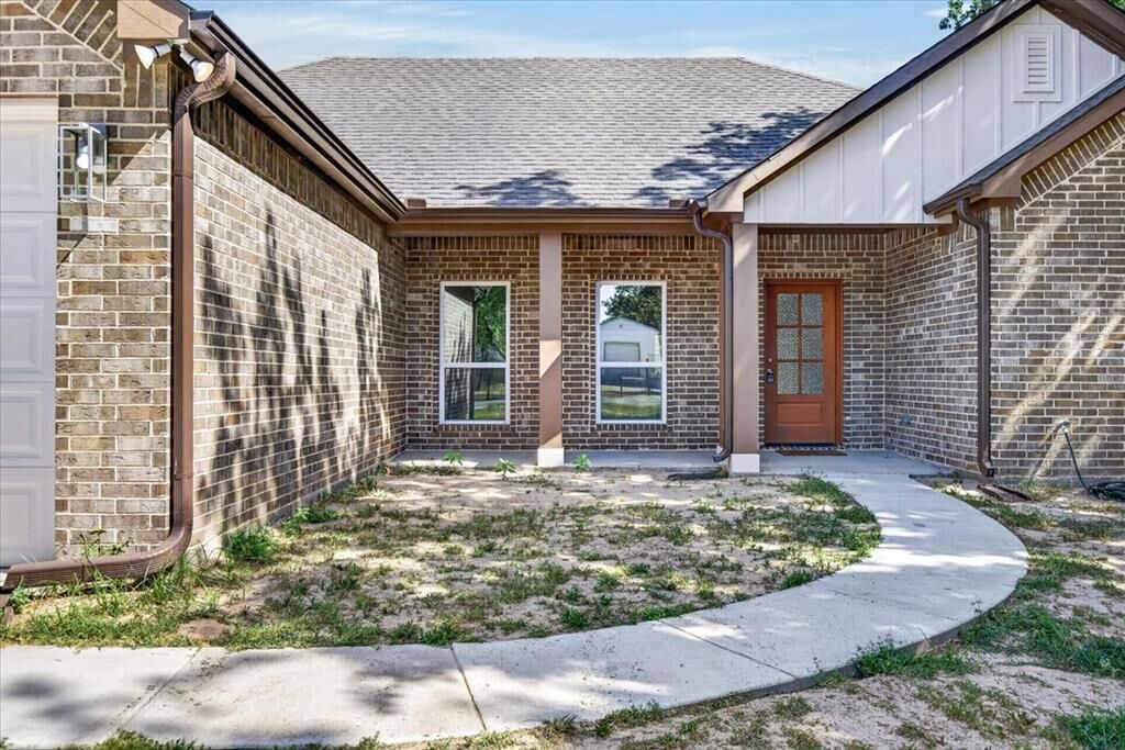 Property Photo: 140 Bedfords Bend TX 75156