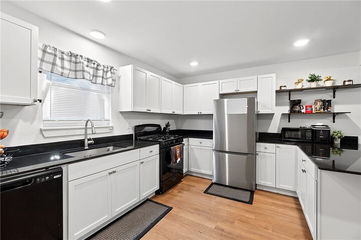 Property Photo:  403 SW 1st Avenue  AR 72736 