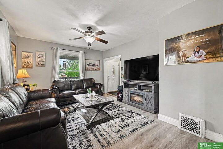 Property Photo: 2850 Meredith Avenue NE 68111
