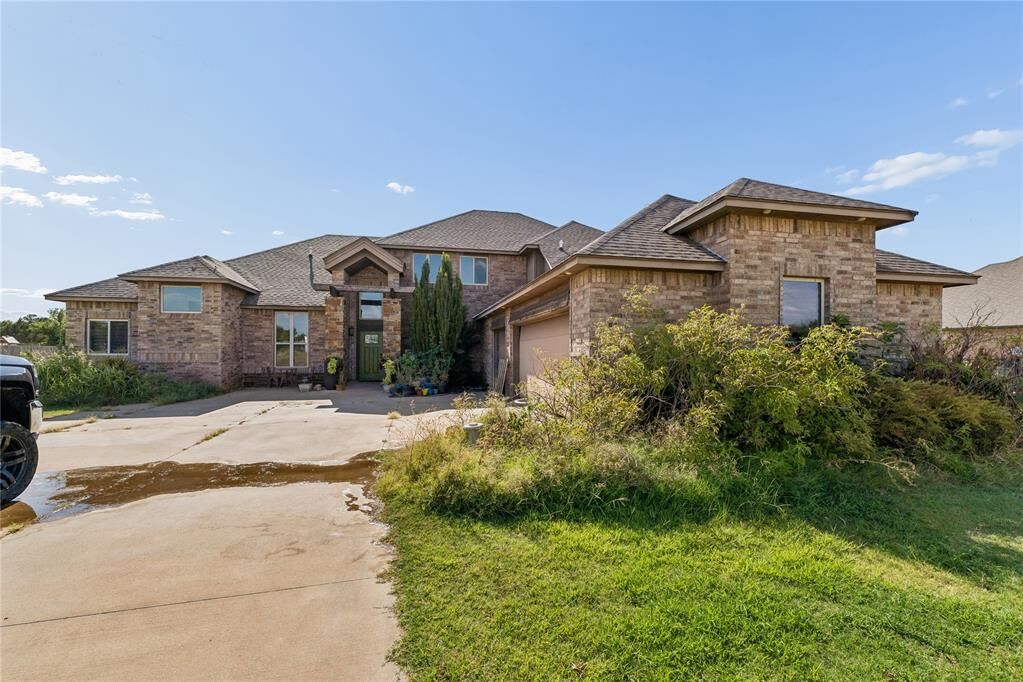 Property Photo: 20897 Highlander Ridge Drive OK 73012