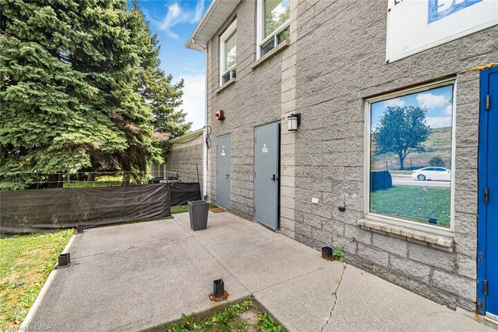 Property Photo:  1290 Stone Church Road E Upper  ON L8W 2C8 
