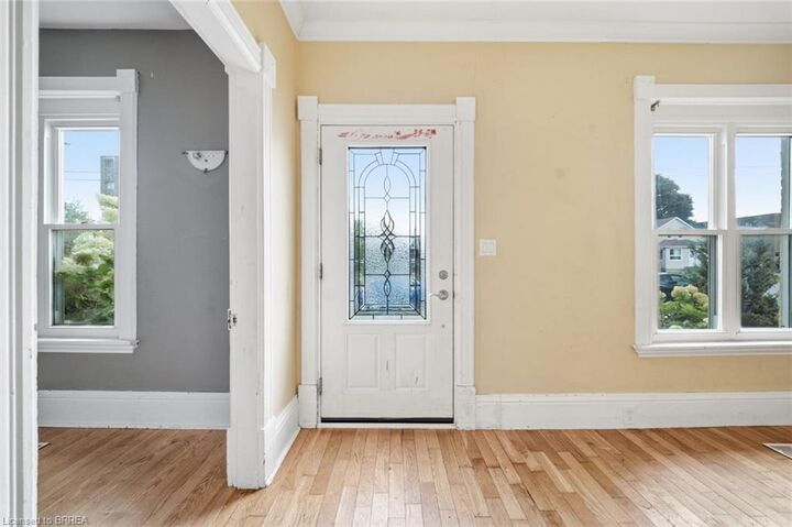 Property Photo:  82 St. George Street  ON N3R 1V4 