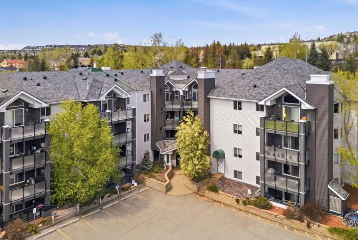 Property Photo:  10 Sierra Morena Mews SW 418  AB T3H 3K5 