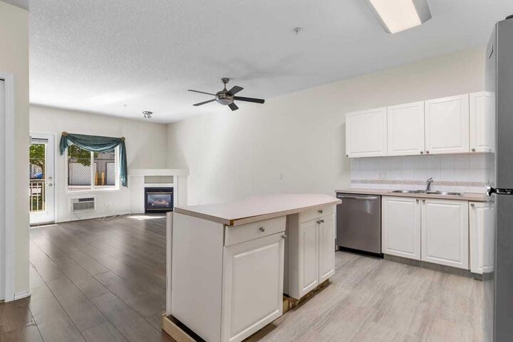 Property Photo:  2850 51 Street SW 114  AB T3E 6S7 