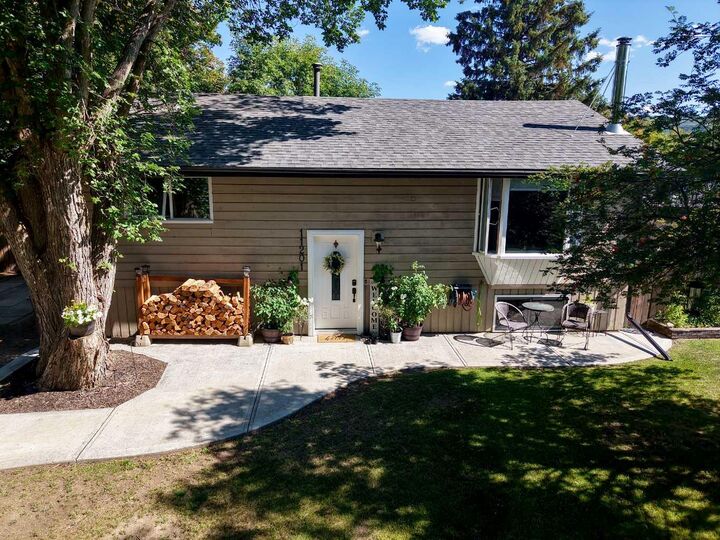 Property Photo: 11201 91 Street AB T8S 1P7