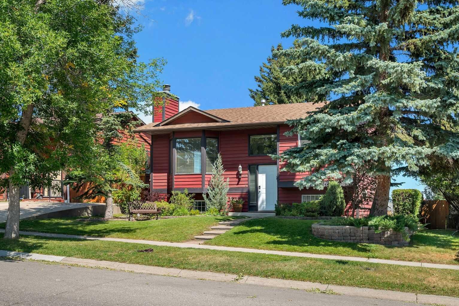 Property Photo: 124 Macewan Drive NW AB T3K 2P7