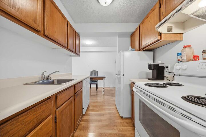 Property Photo: 924 14 Avenue SW 1613 AB T2R 0N7