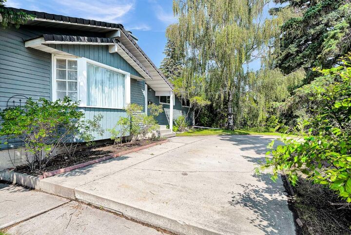Property Photo: 7819 7 Street SW AB T2V 1G5