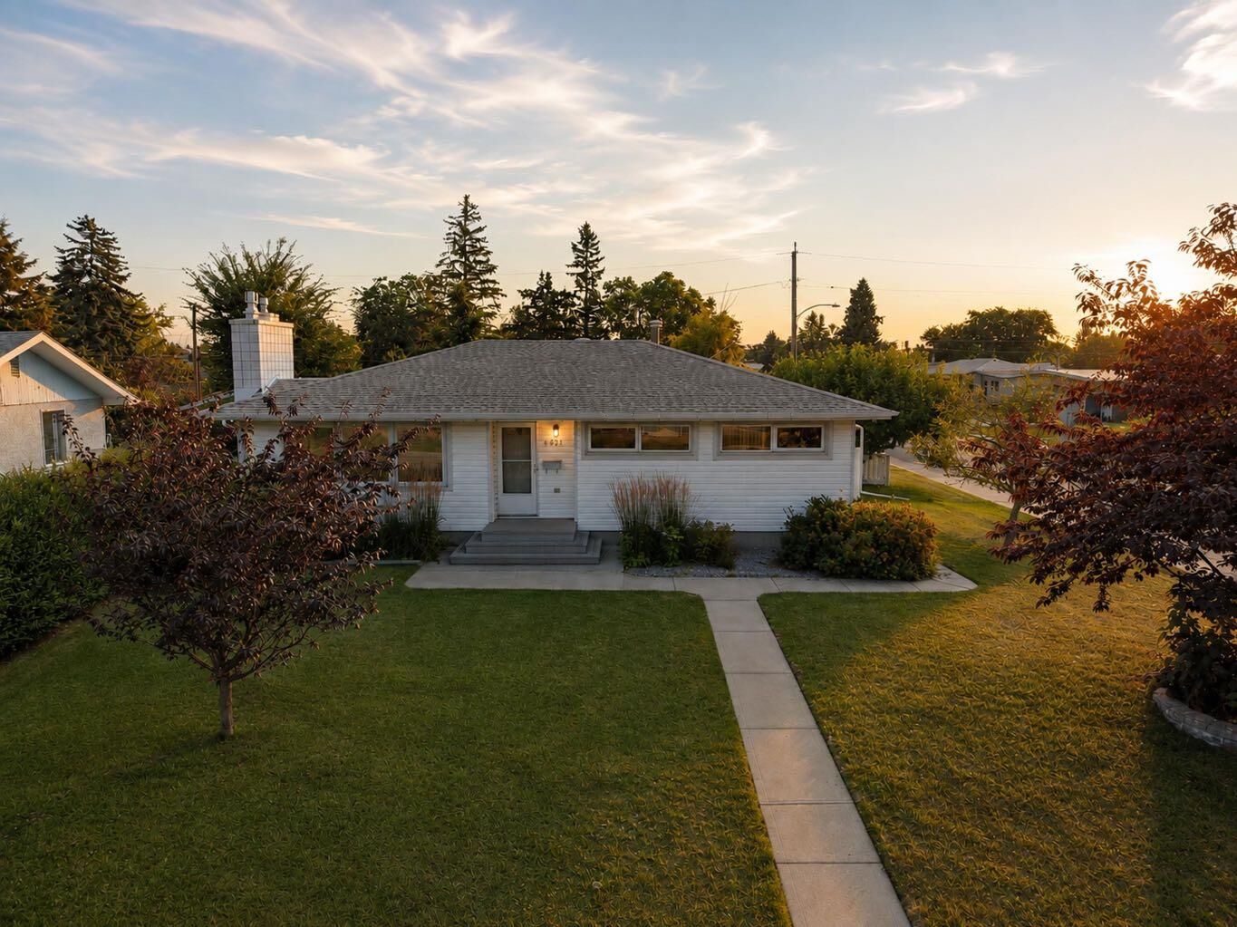 Property Photo: 4021 Embury Crescent AB T4N 2S8