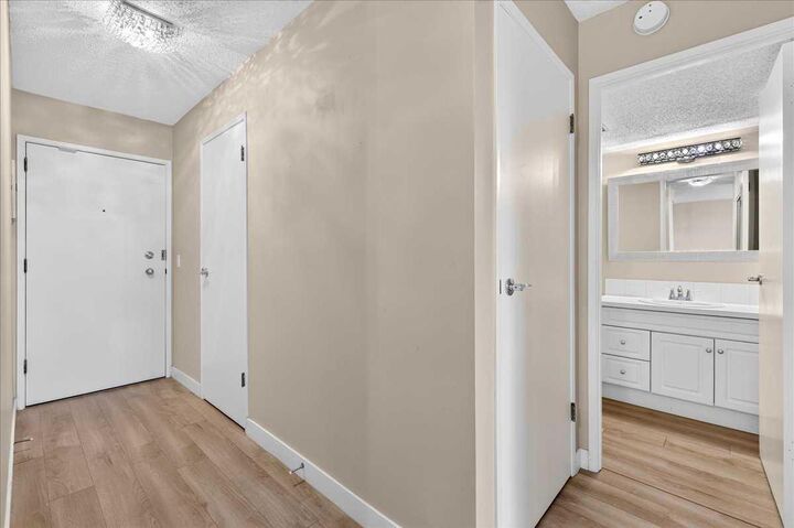 Property Photo: 521 57 Avenue SW 306 AB T2V 4N5