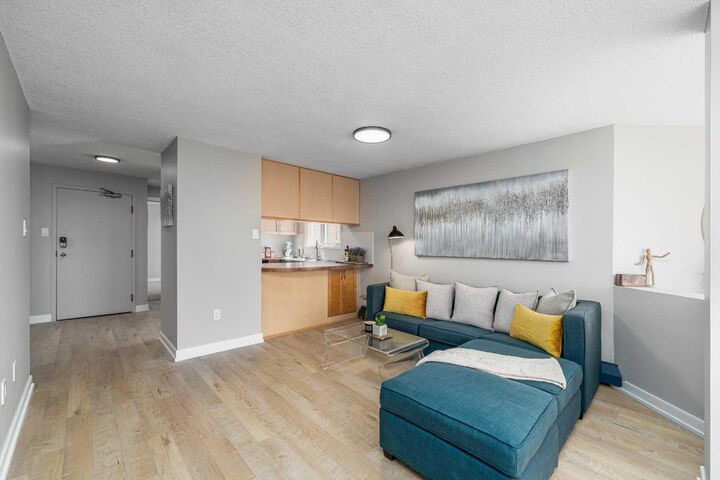 Property Photo: 626 15 Avenue SW 502 AB T2R 0R5