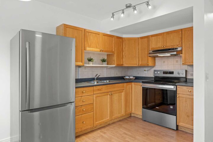 Property Photo:  6223 31 Avenue NW 605  AB T3B 3X2 