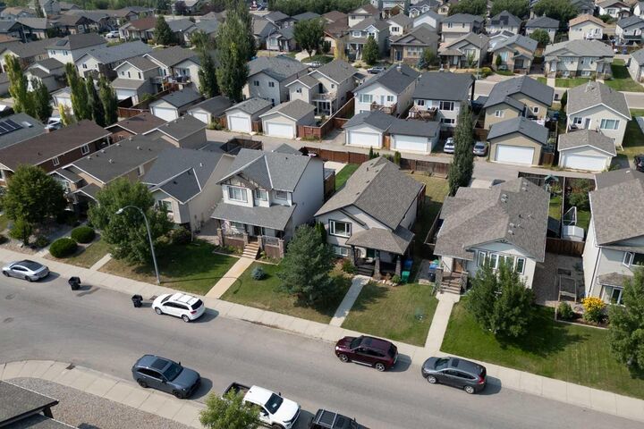 Property Photo: 45 Mt Sundance Road W AB T1J 0B6