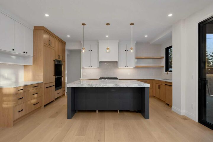 Property Photo: 3511 34 Avenue SW AB T3E 0Z6
