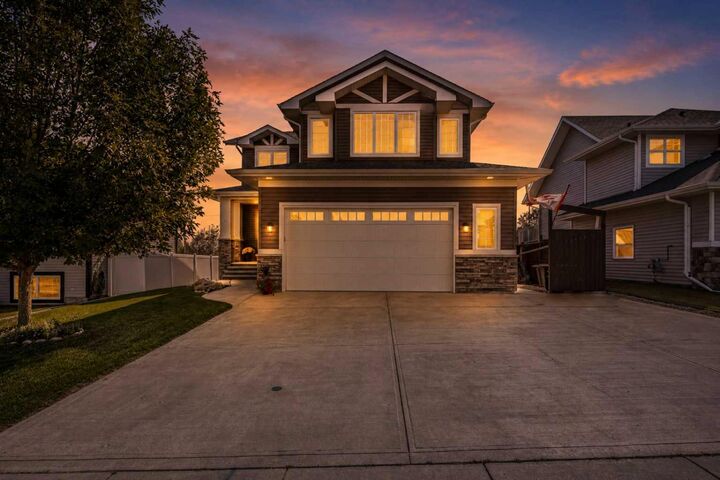Property Photo: 12 Edina Close AB T4L 0G2