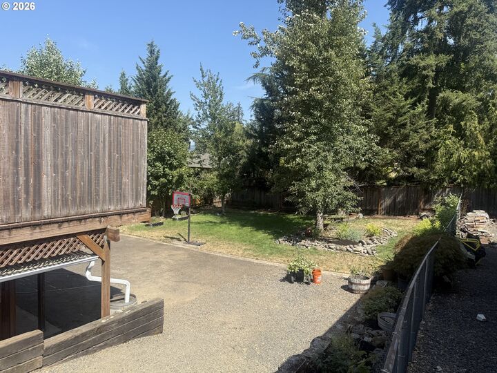 Property Photo: 575 S 70th St OR 97478