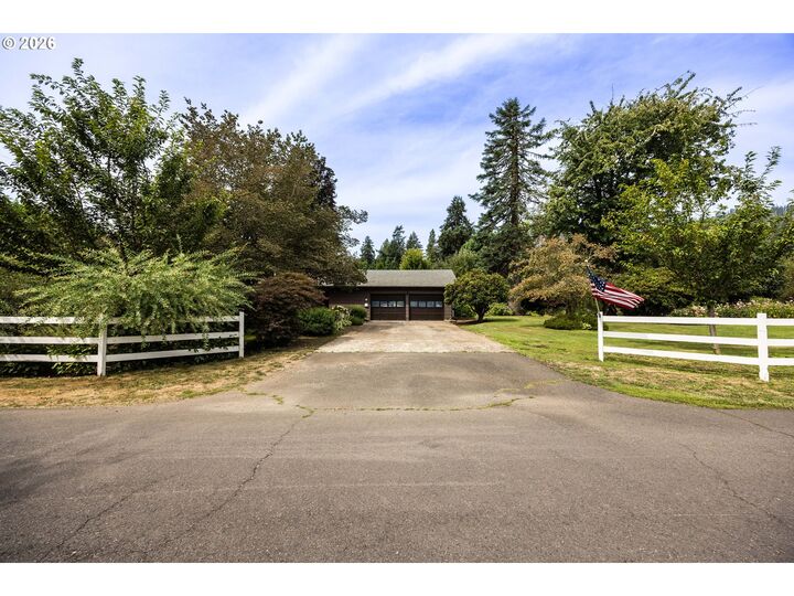 Property Photo:  90514 Lure Ln  OR 97489 