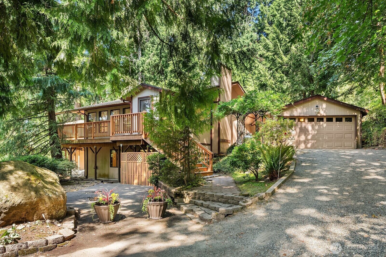Property Photo:  19510 SE May Valley Road  WA 98027 