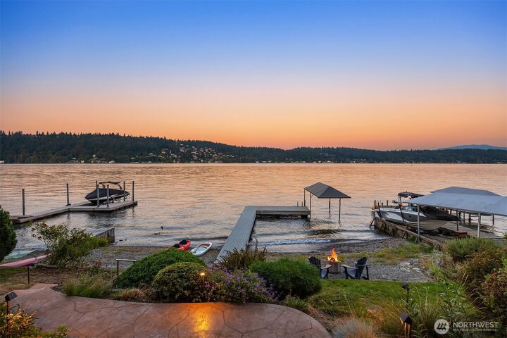 Property Photo:  1624  Mallard Lane  WA 98008 