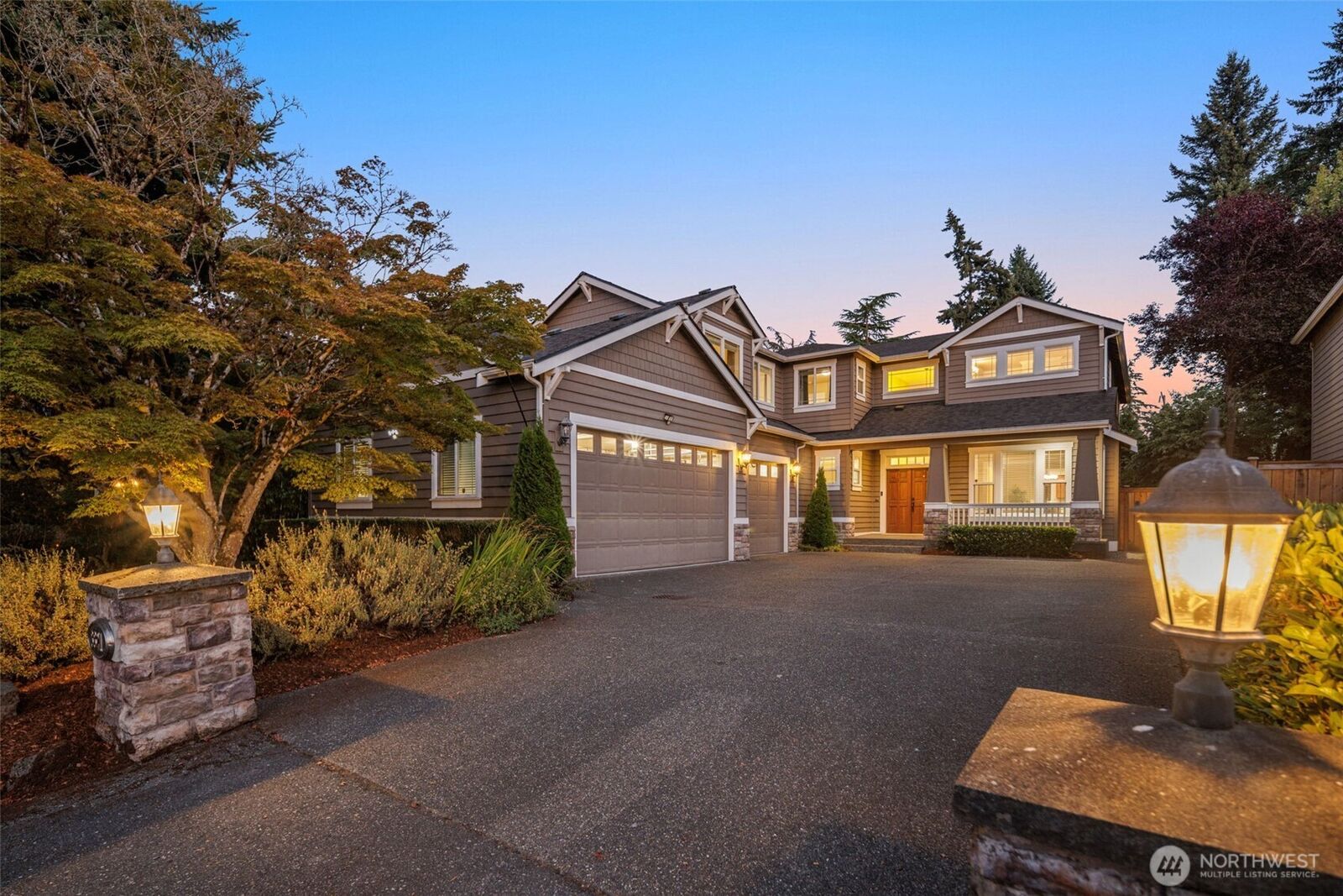 Property Photo:  8821 SE 39th Street  WA 98040 