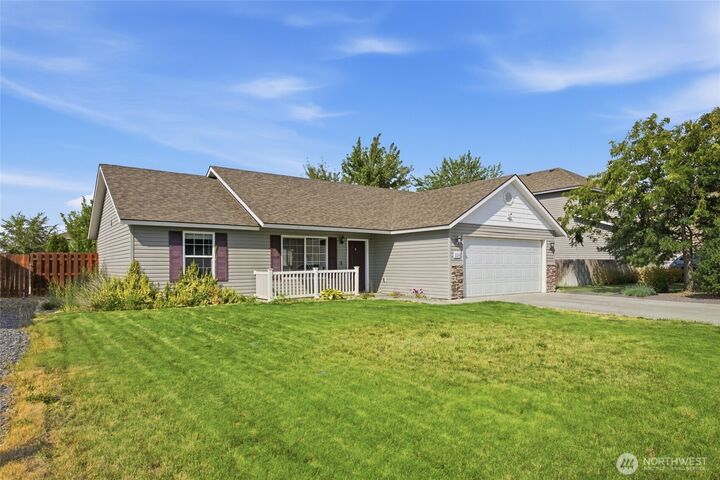 Property Photo:  1114 W Luta Street  WA 98837 
